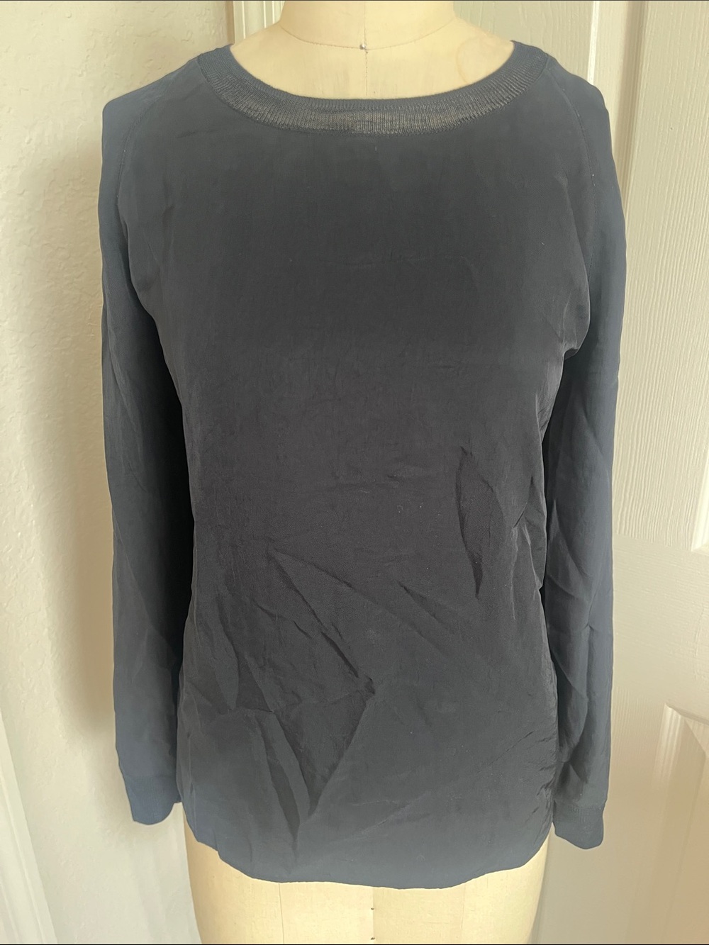 Vince Navy Blue Long Sleeve Women's Top Flowy business casual travel layer
